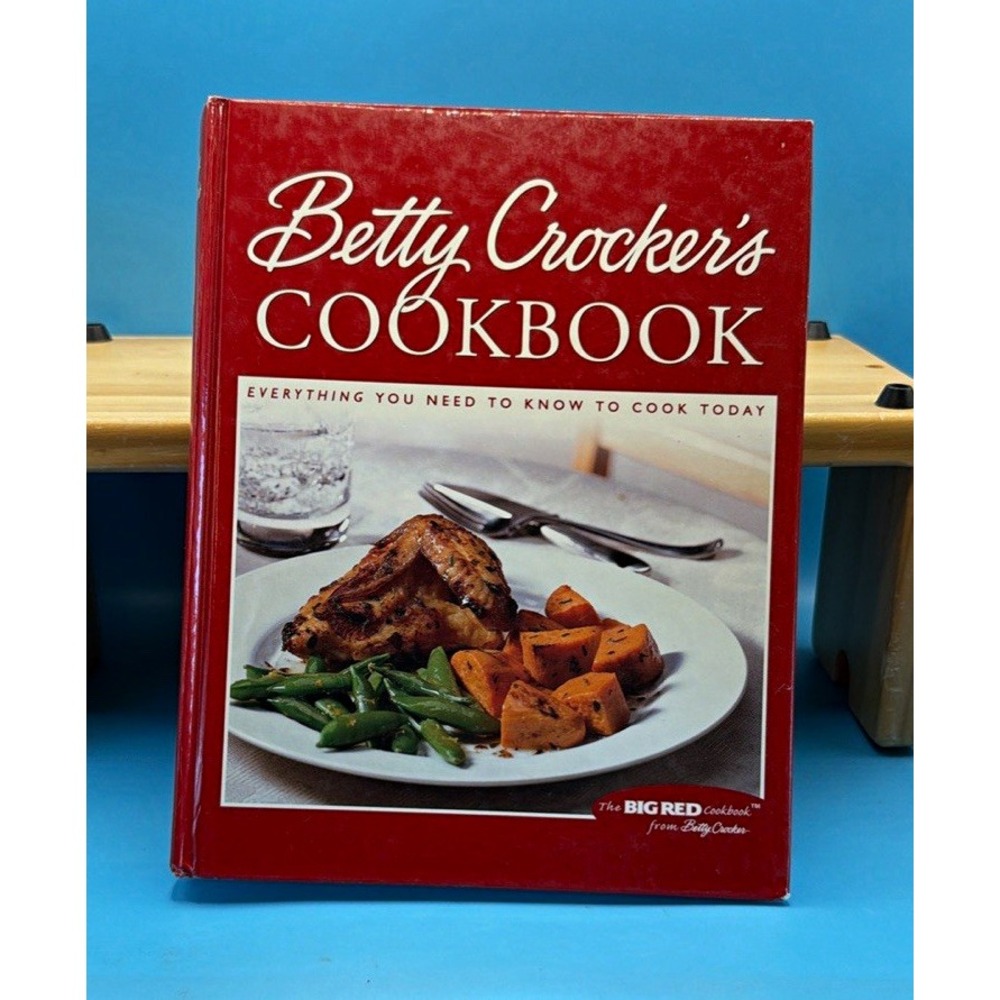 Betty Crocker Cookbook Hardcover 2005 Ninth Edition Big Red Cookbook excellent